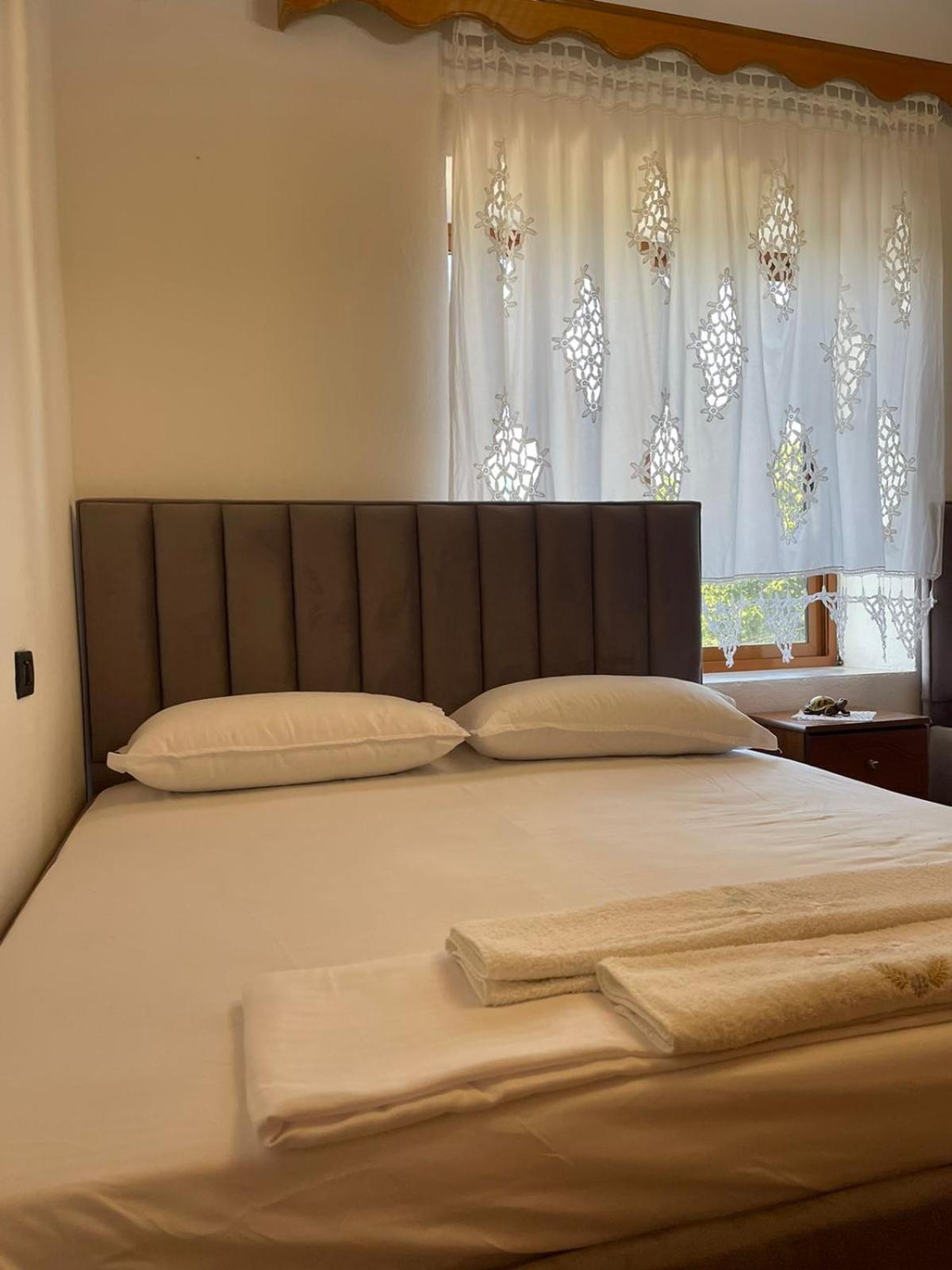 Guest House Lengo Gjirokastër Esterno foto