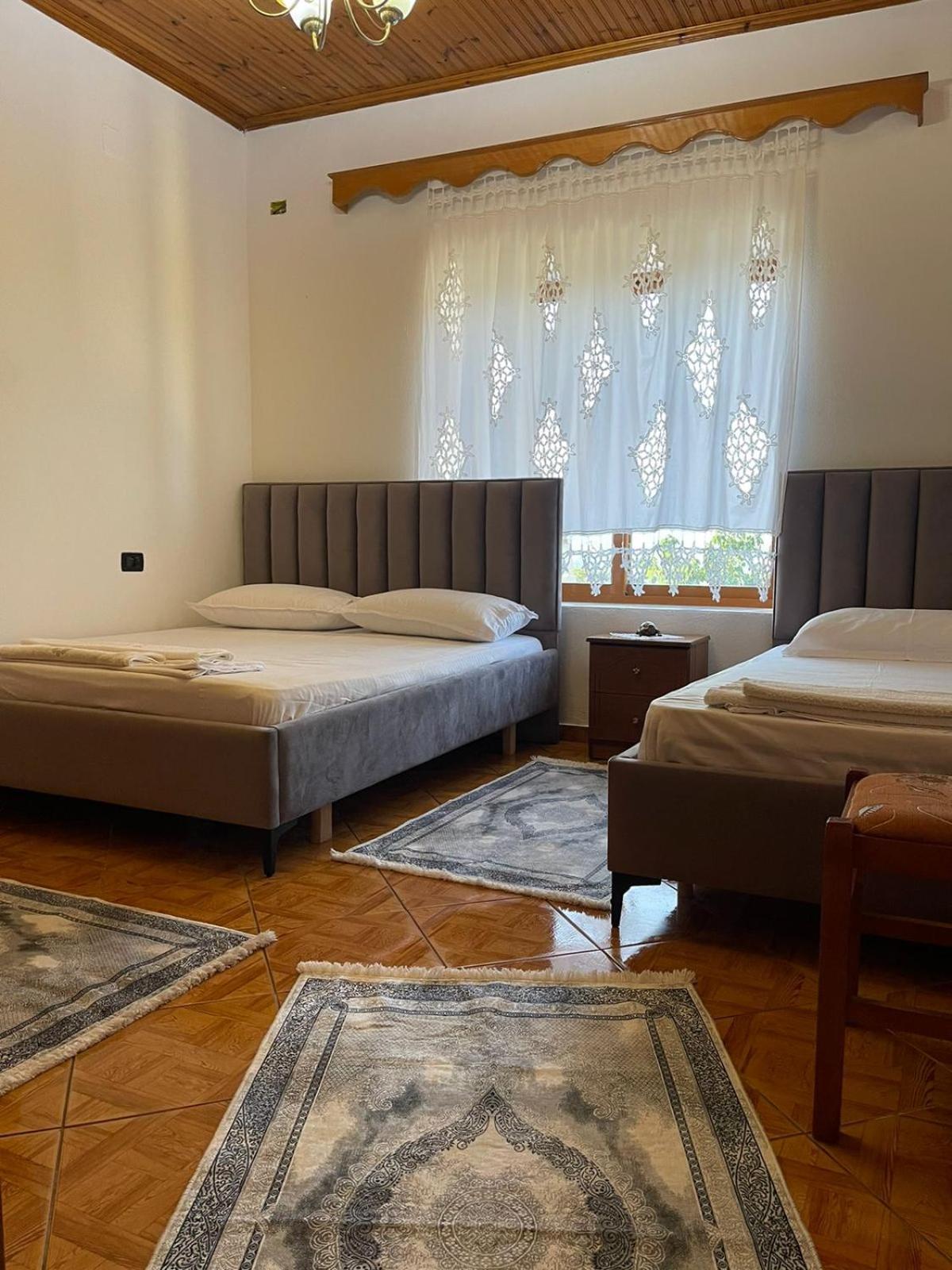 Guest House Lengo Gjirokastër Esterno foto