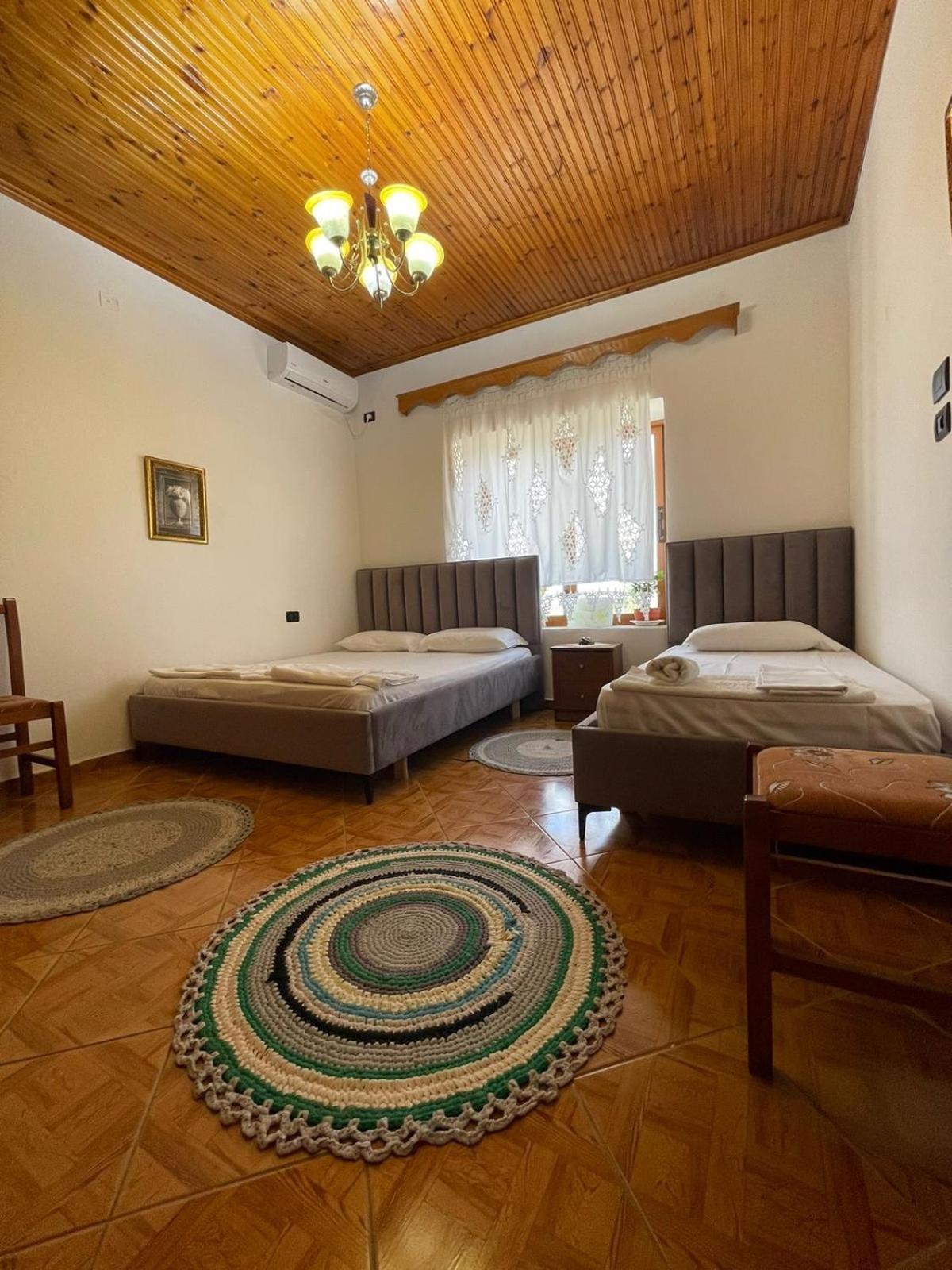 Guest House Lengo Gjirokastër Esterno foto