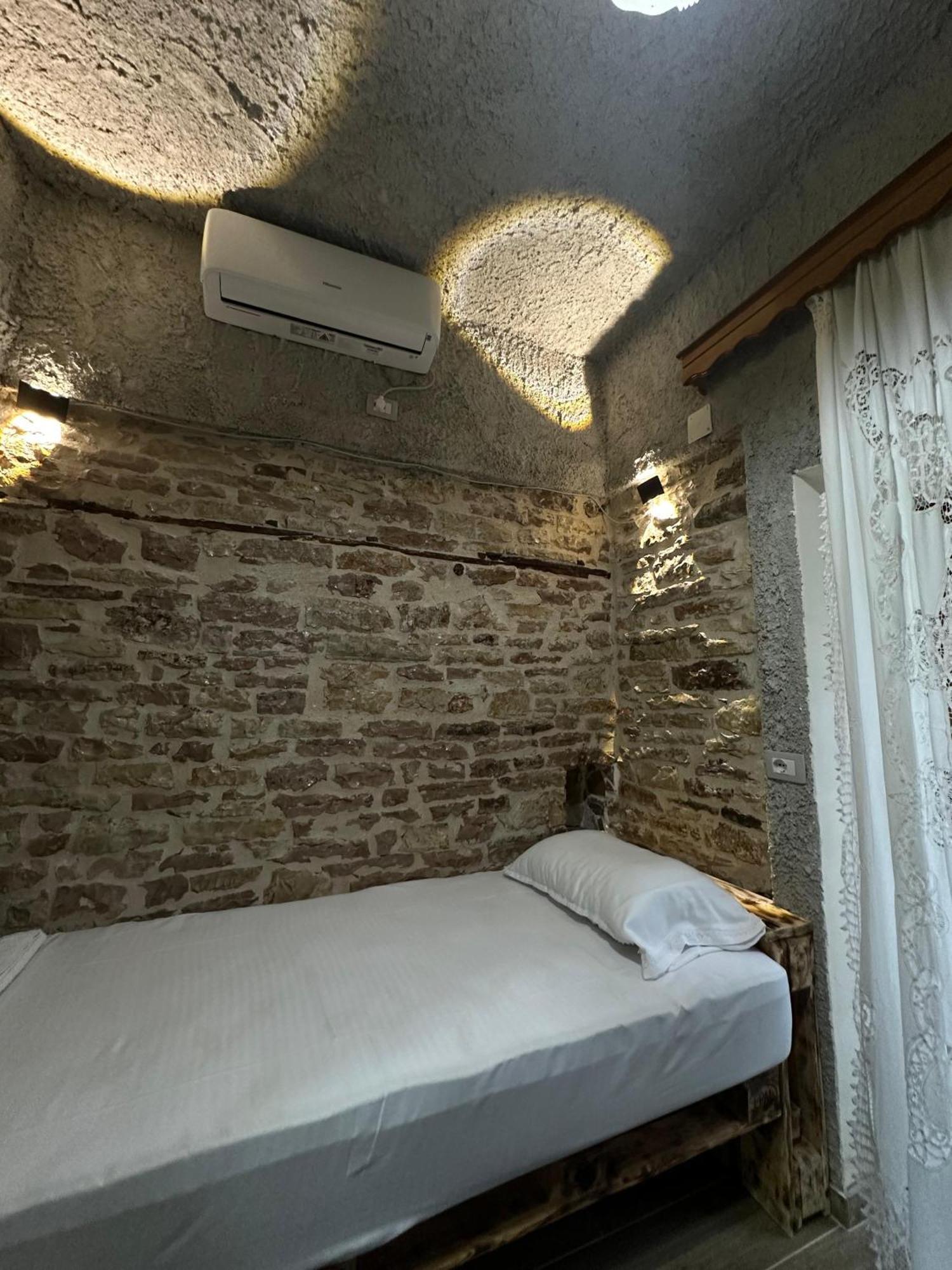 Guest House Lengo Gjirokastër Esterno foto