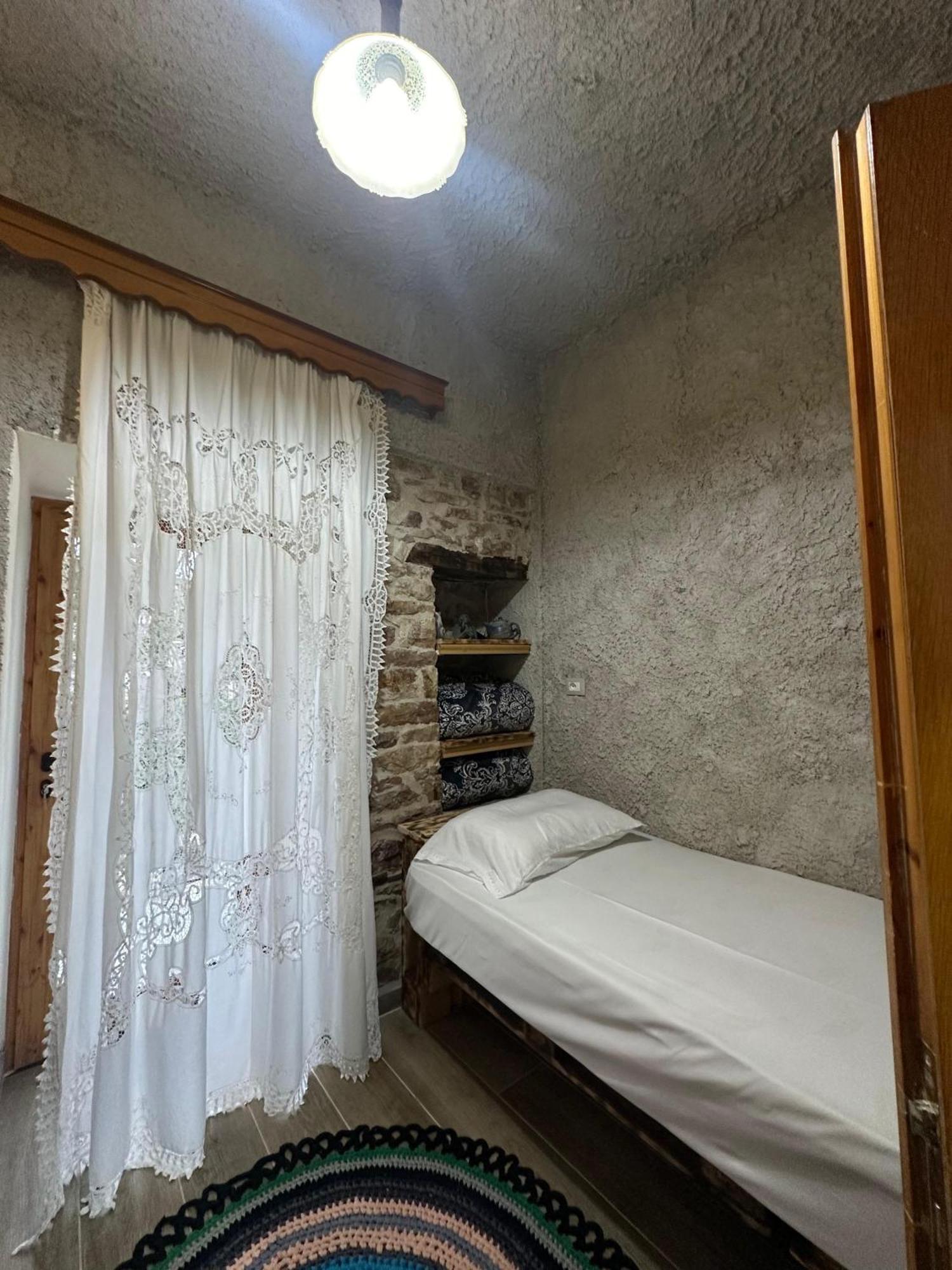 Guest House Lengo Gjirokastër Esterno foto